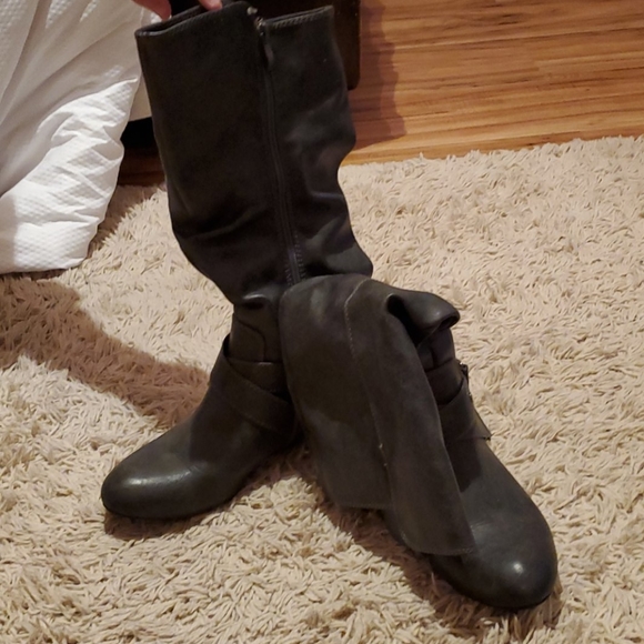 Boots - Picture 3 of 3